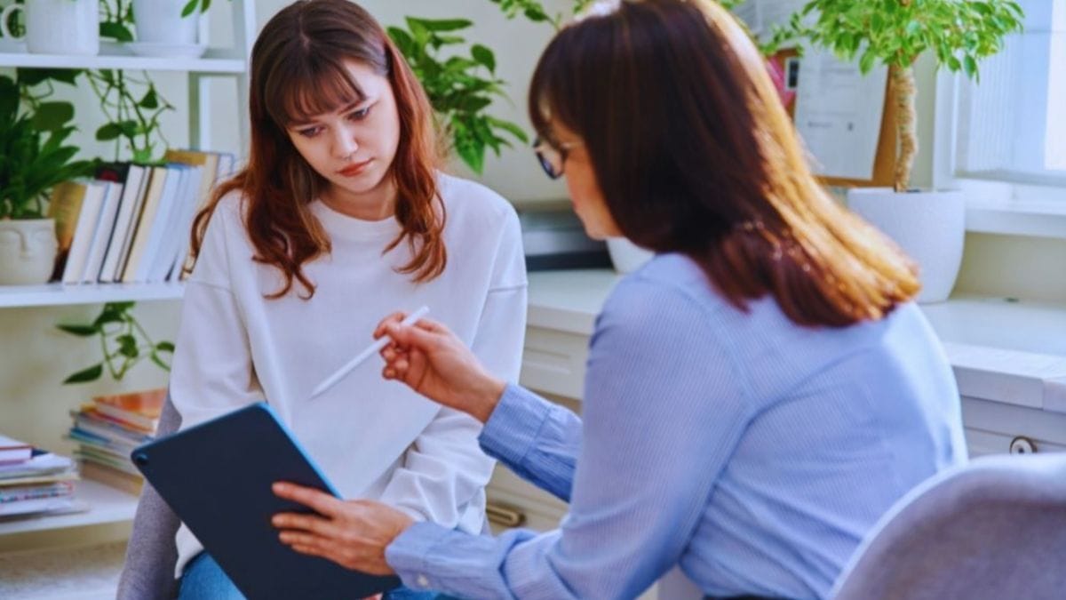 Mediumship in Temecula: What You Need to Know 2 Mediumship vs. psychic and intuitive readings, showing two women having a focused one-on-one consultation.